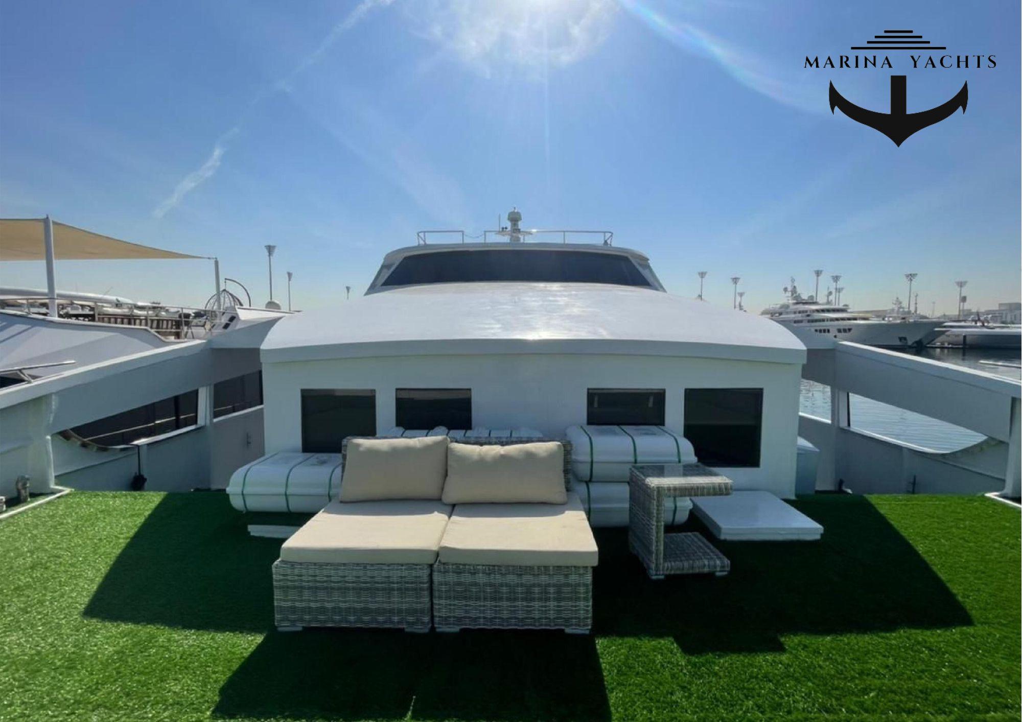 100ft Yacht in Dubai