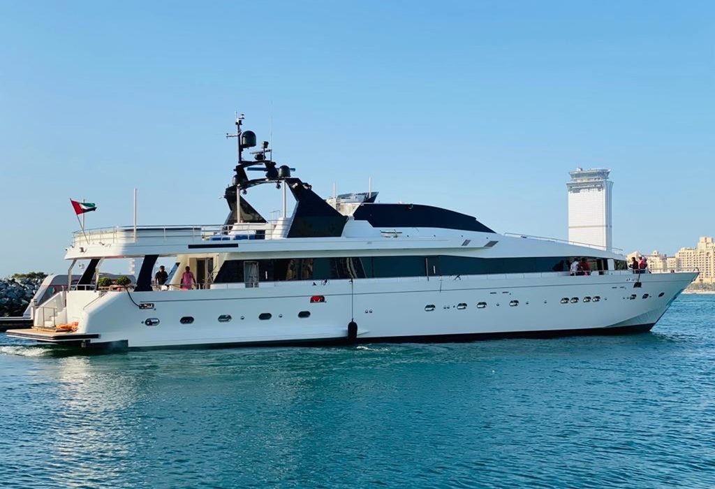 yacht for couple dubai