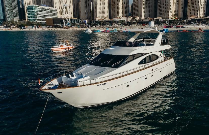 80ft Azimut - Marina Yachts Dubai (23)